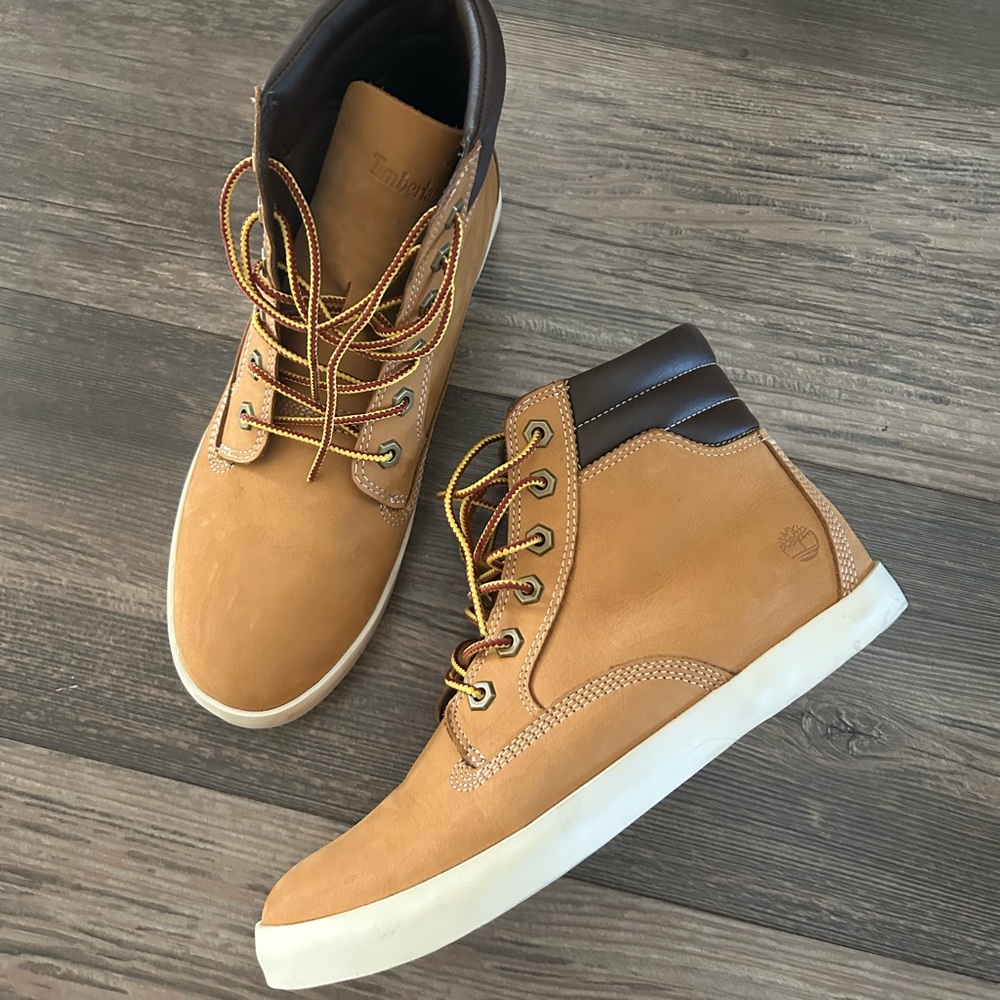 Lightly worn timberland sneaker boot